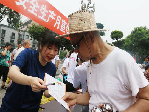 納溪大隊借力“安全生產月”集中咨詢日活動 深入開展消防安全宣傳與網絡工程技術咨詢服務