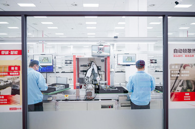 聯想引領智能制造新紀元 自主研發自動化產線與智能機器人協同發展